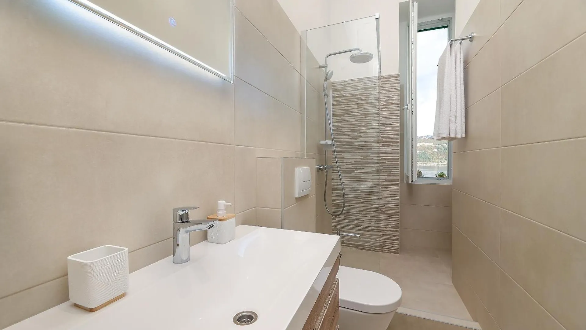 Luxury Apartment Sonja - With Hot Tub, Near Sea, Free Parking 奥帕提亚